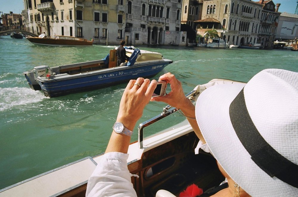 Film shoots digital, Venice; 2.5 megapixel scan of M3 photo, ISO 800 ‘Lomography’ film, 24mm f/1.4.